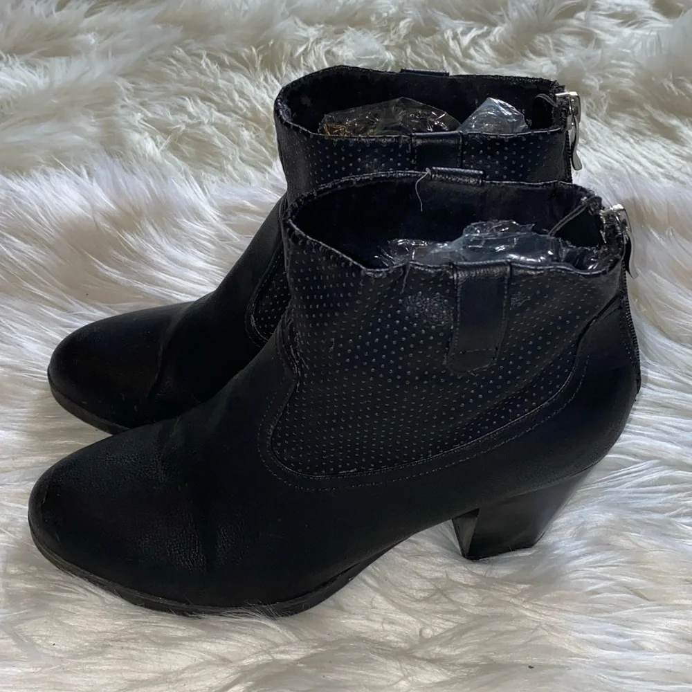 Sam & Libby black synthetic material size 8 M heeled ankle booties